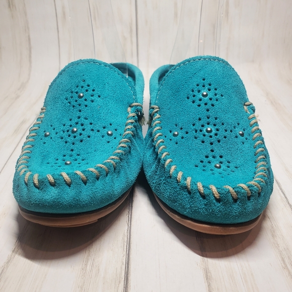Minnetonka Leila Studded Suede Slip On Mule Moccasin size 6 - Picture 2 of 8